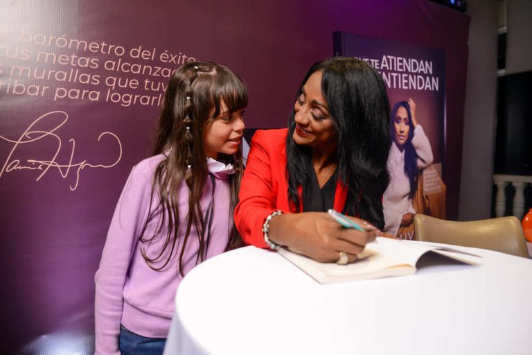 Tania Hyman lanza libro para dominar la comunicación