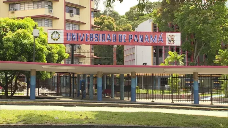 Reinauguración de la Universidad en su Centenario