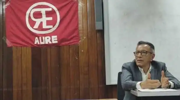 Profesor Denis Javier Chavéz participó en el ciclo de conferencias en la Facultad de Economía de la UP