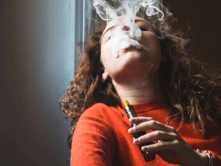 Gremios empresariales y civiles respaldan regulación de cigarrillos electrónicos que prioriza la protección de menores