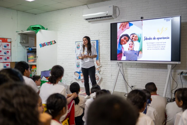 Dove impulsa en Panamá un cambio en los elogios hacia las niñas