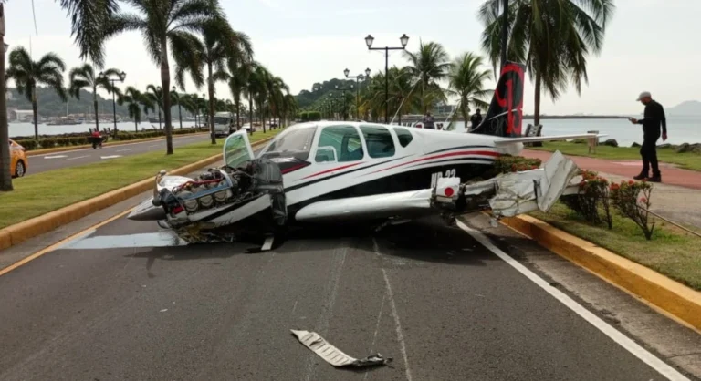 Avioneta cae en la Calzada de Amador; no se reportan víctimas fatales