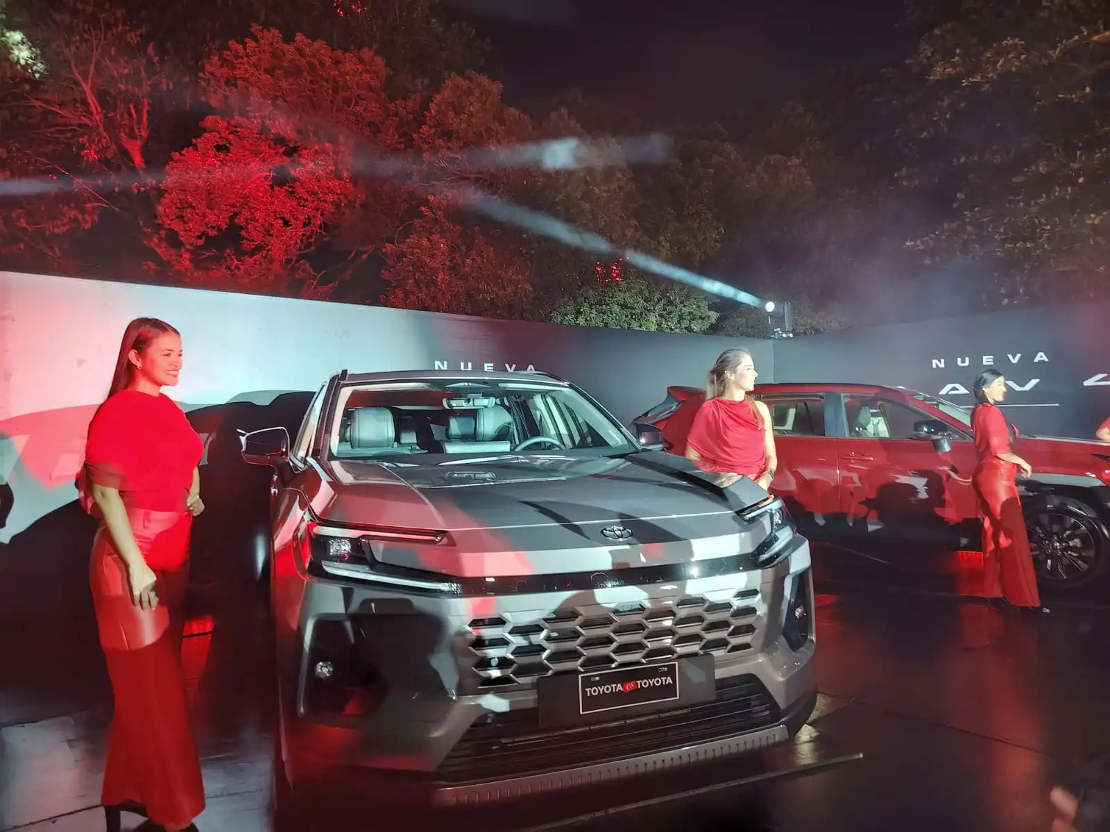 Ricardo Pérez presenta la nueva Toyota RAV4 2026 en Panamá La Vieja