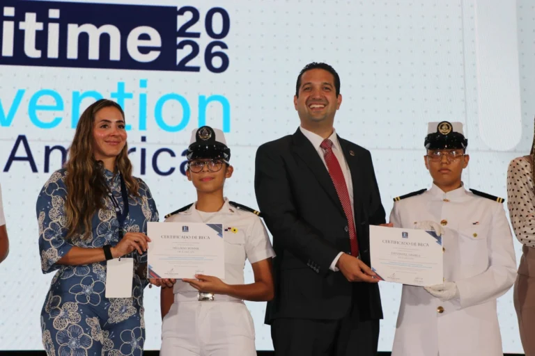 UMIP y Cámara Marítima impulsan talento joven con becas