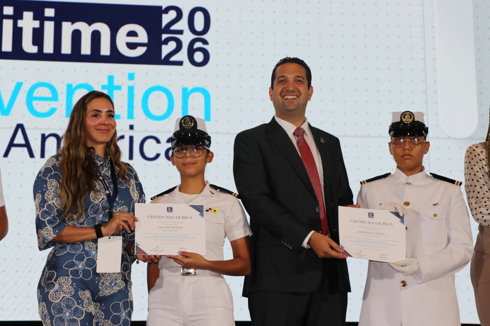 UMIP y Cámara Marítima impulsan talento joven con becas