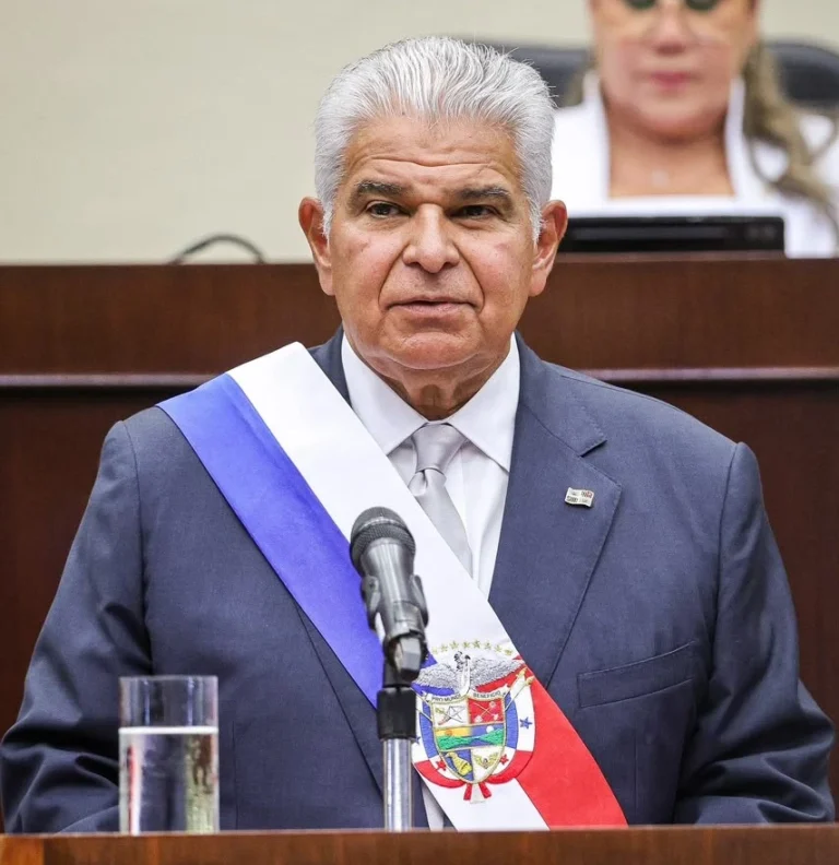 Mulino cambia el rumbo de su gobierno: promete 80 mil empleos y abre un nuevo debate nacional