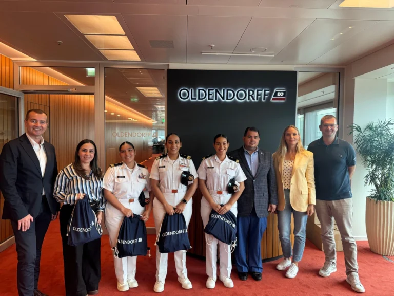 UMIP y Oldendorff amplían oportunidades de formación y empleo para cadetes panameños